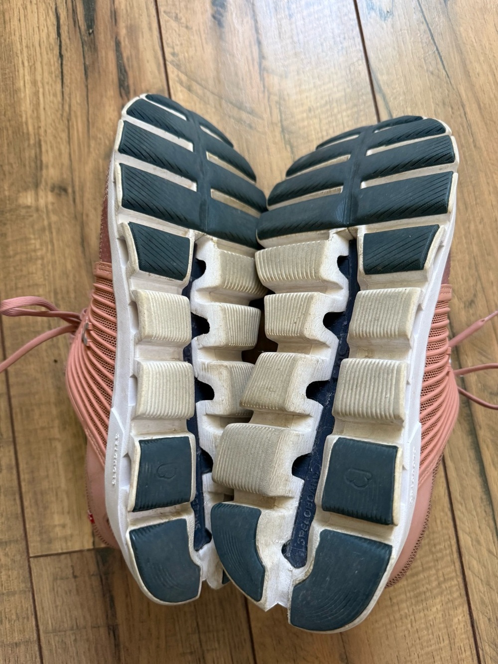 On Cloud Running Shoes in Dusty Rose - Picture 4 of 7